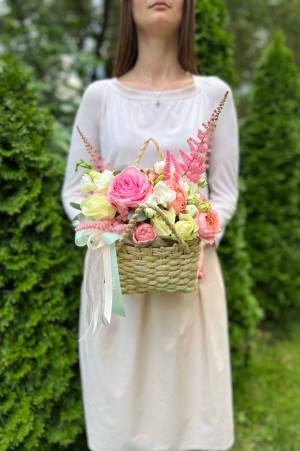 Flowers in a basket 