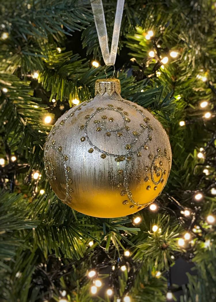 Новорічна куля матове золото із завитками в асортименті, 8 см