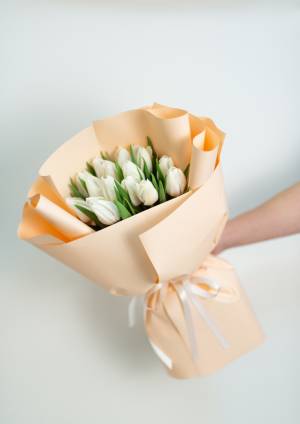 Букет 15 білих тюльпанів - заказ и доставка цветов Киев