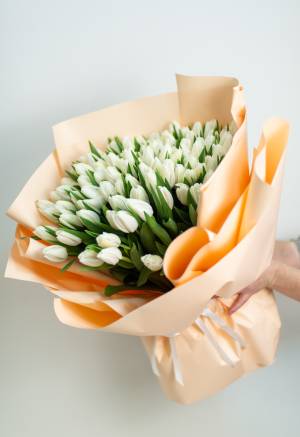 Букет 101 белый тюльпан - заказ и доставка цветов Киев
