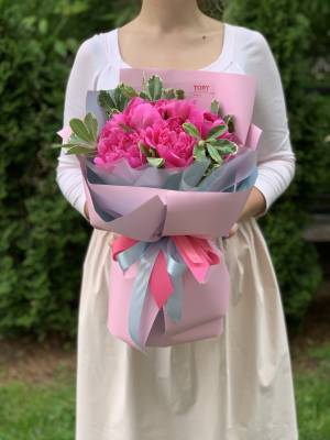 Букет 7 розовых пионов - заказ и доставка цветов Киев