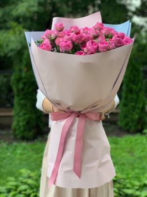 Букет 21 троянда спрей малинова - заказ и доставка цветов Киев