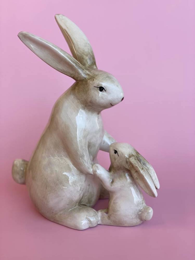 Статуетка Мама-заєць з зайченям