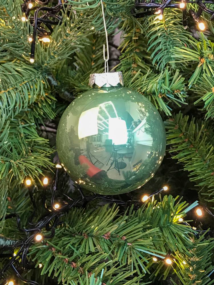 Тубус із 16 новорічних куль зелений матовий/блискучий