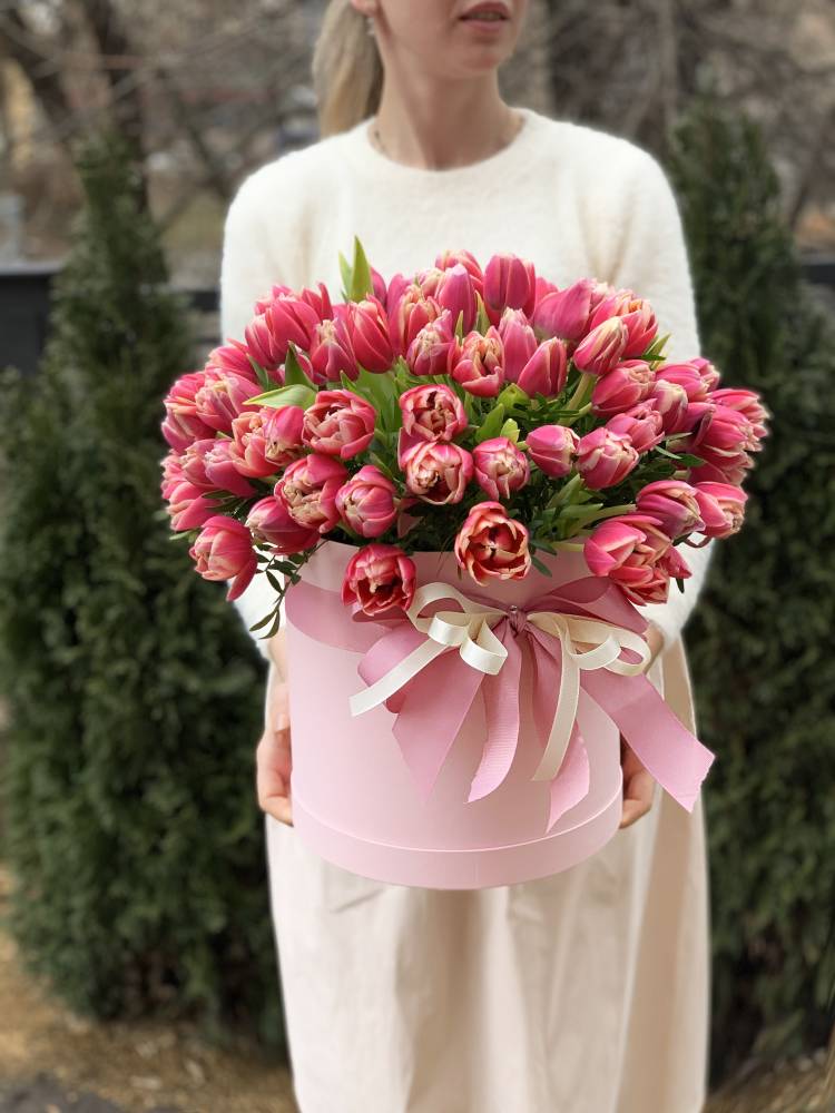 101 рожевий піоноподібний тюльпан у коробці