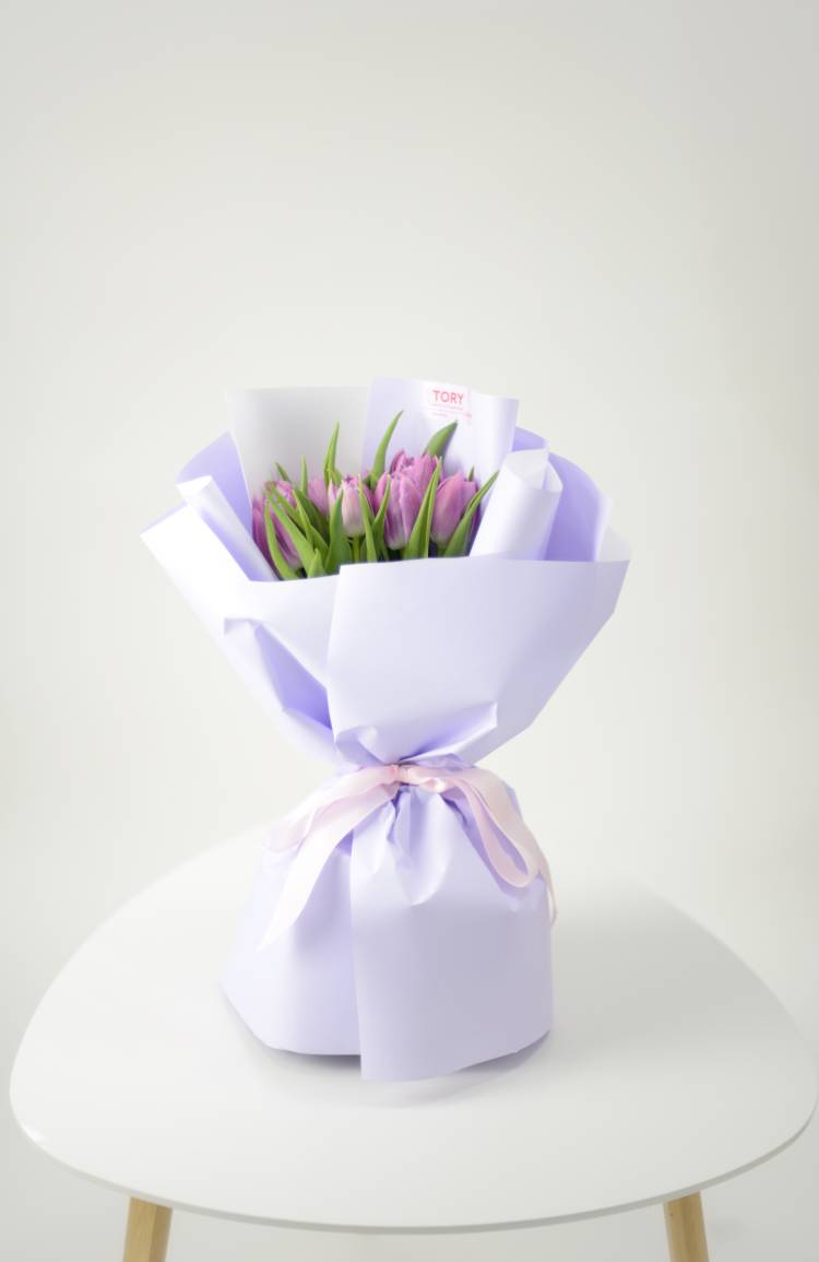 Букет 9 лілово-рожевих піоновидних тюльпанів