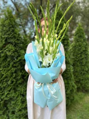 Букет 11 білих гладіолусів - заказ и доставка цветов Киев