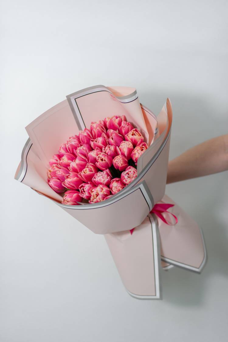Букет 35 рожевих піоновидних тюльпанів