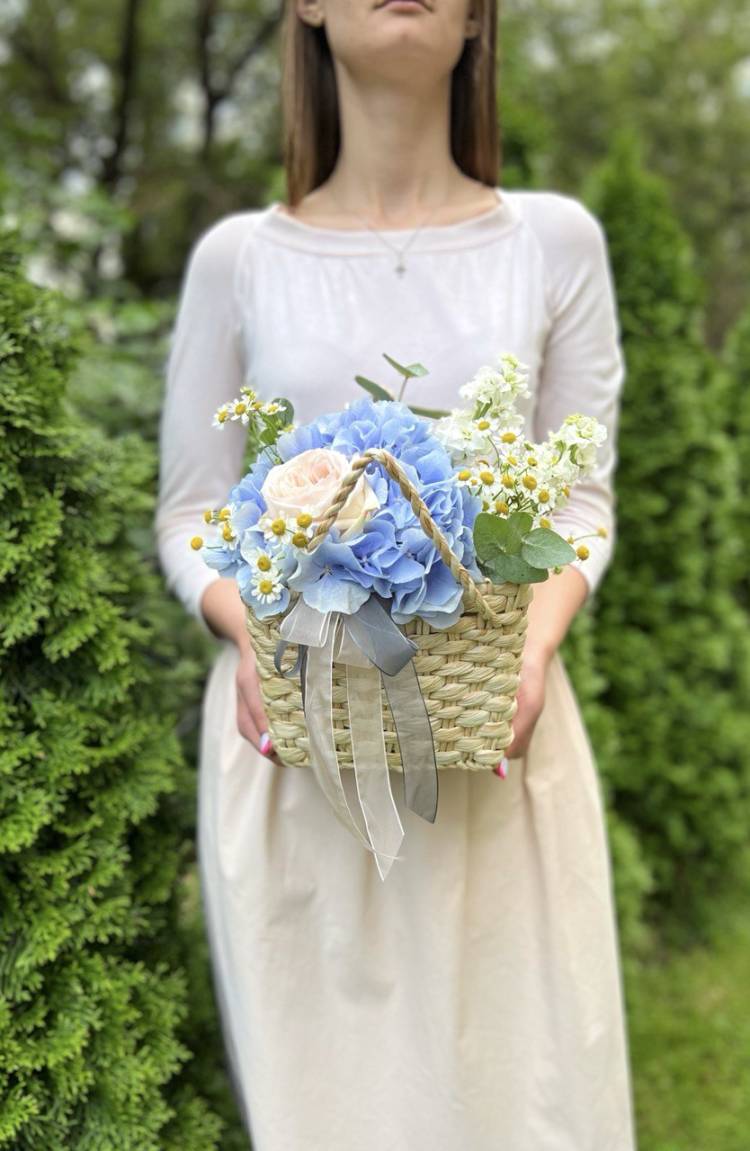 Flowers in a basket "Dream of a Beloved"