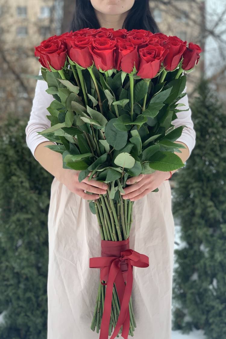 Букет 51 червона імпортна троянда, 80 см