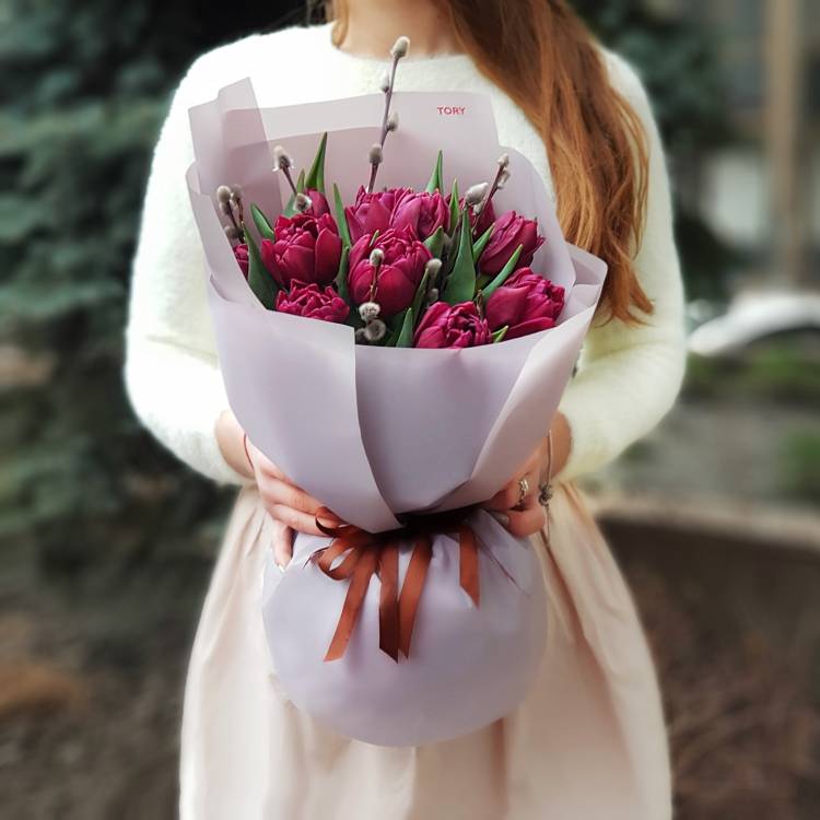 Букет 15 фиолетовых пионовидных тюльпанов