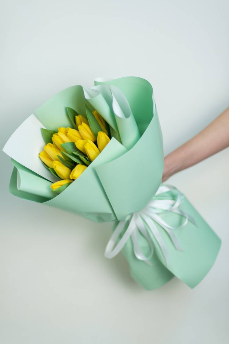 Букет 15 жовтих тюльпанів