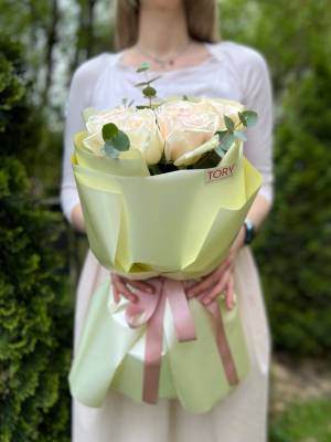 Букет 7 троянд Вайт Охара - заказ и доставка цветов Киев