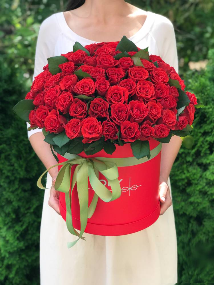101 червона троянда Ель Торо в шляпній коробці