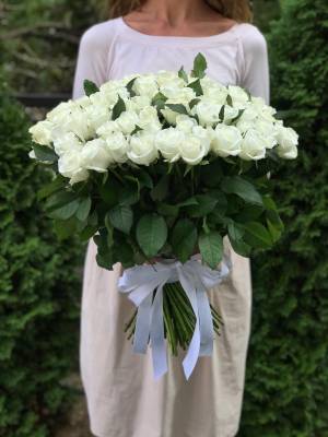 bouquet of 101 white roses 