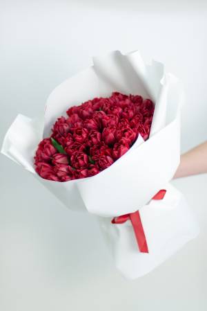 Букет 51 червоний піоновидний тюльпан - заказ и доставка цветов Киев