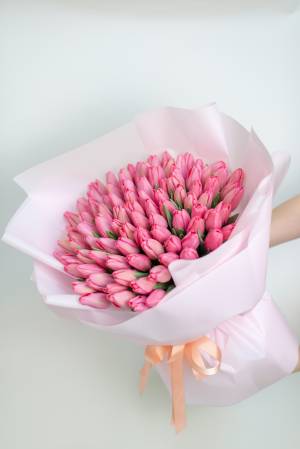 Букет 101 розовый тюльпан - заказ и доставка цветов Киев