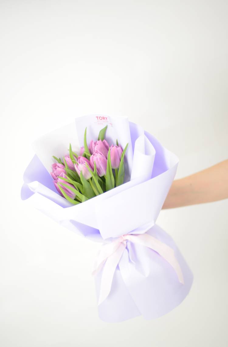 Букет 9 лілово-рожевих піоновидних тюльпанів