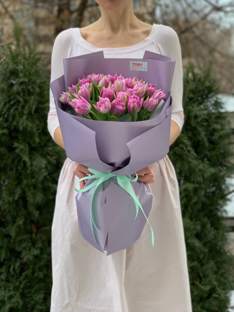 Букет 35 лілово-рожевих піоновидних тюльпанів