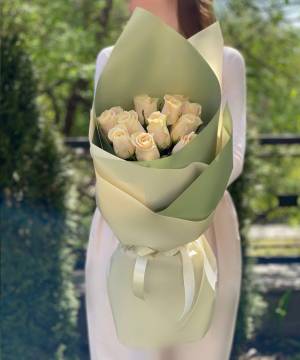 Букет 11 кремових троянд імпорт - заказ и доставка цветов Киев