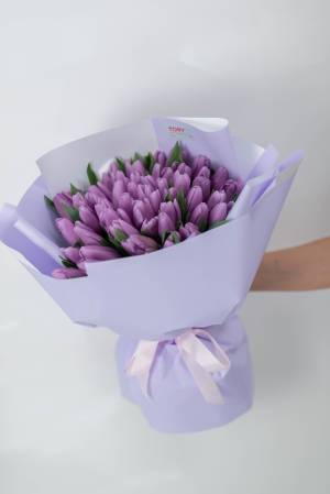 Букет 51 ліловий тюльпан - заказ и доставка цветов Киев