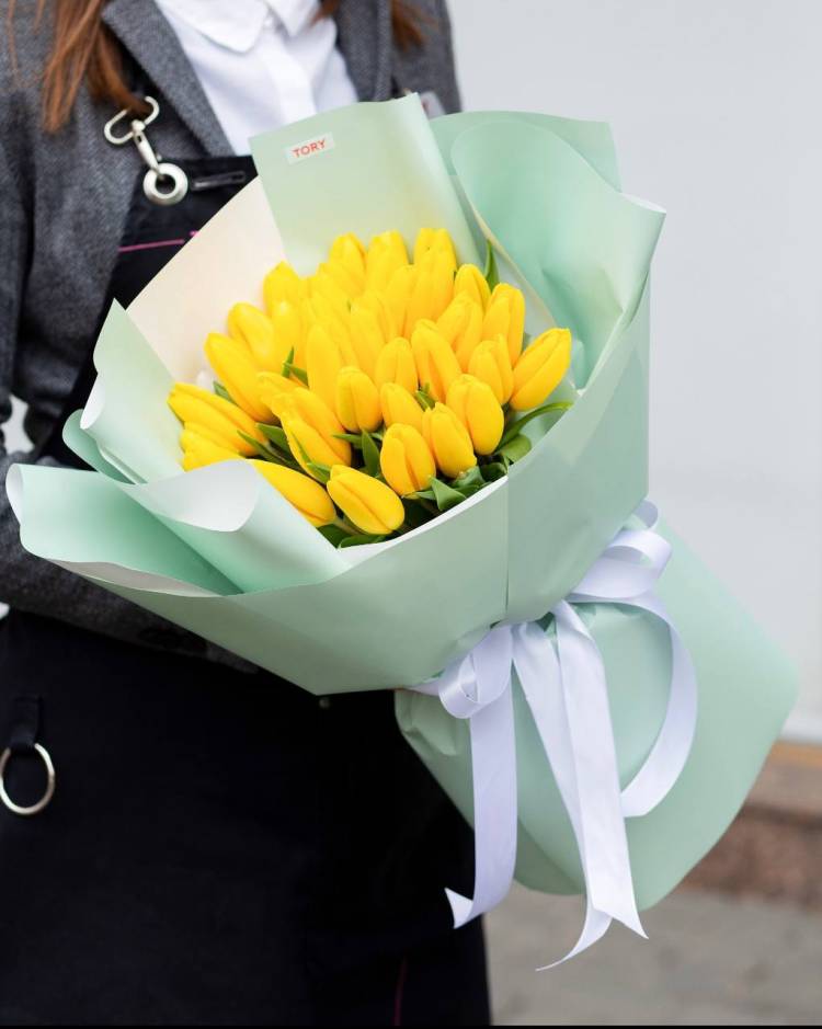 Букет 25 жовтих тюльпанів
