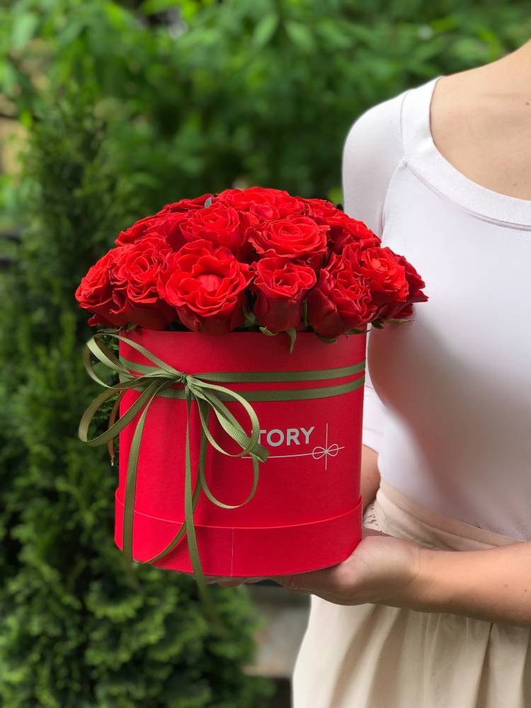 21 красная роза Эль Торо в шляпной коробке