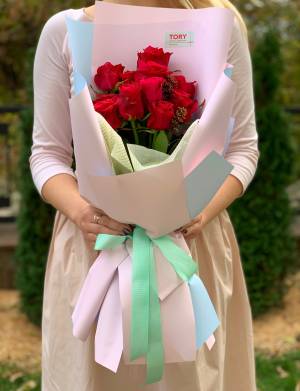 Букет 11 малинових троянд - заказ и доставка цветов Киев