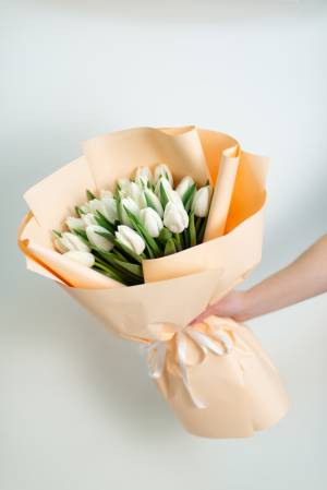Букет 25 білих тюльпанів - заказ и доставка цветов Киев