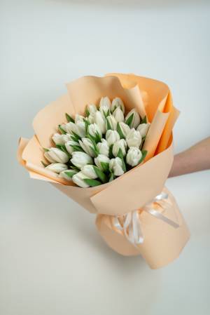 Букет 35 білих тюльпанів - заказ и доставка цветов Киев