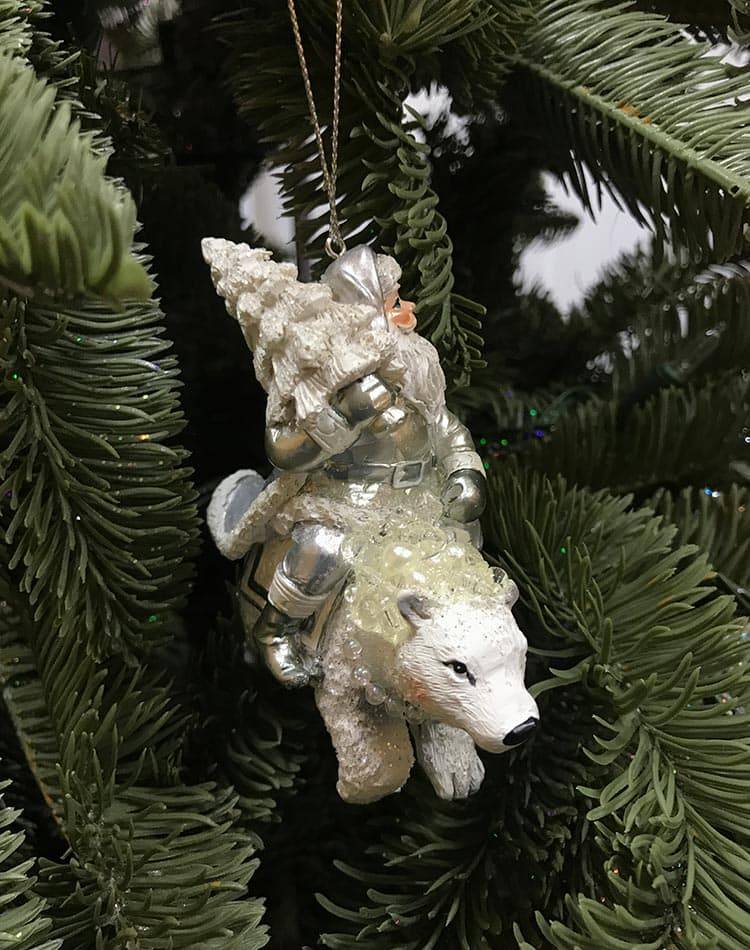 Новогодняя игрушка Санта на медведе, белый/серебро, 9 см