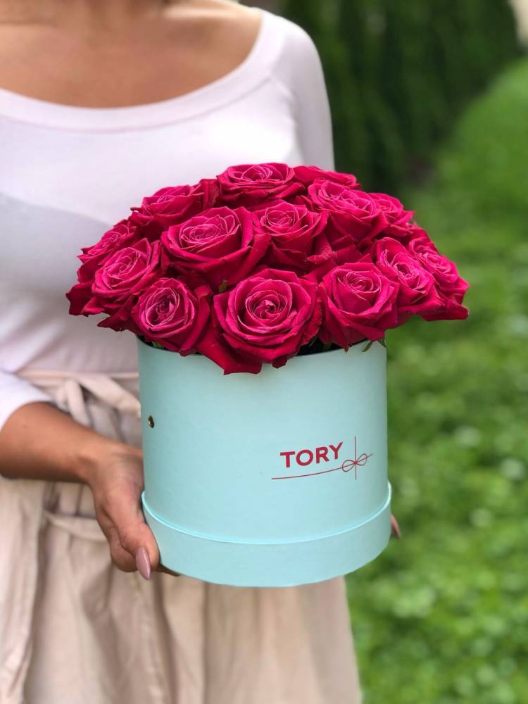 21 Raspberry Roses in a Hat Box