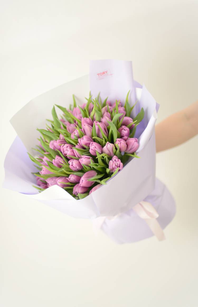 Букет 51 фіолетовий тюльпан