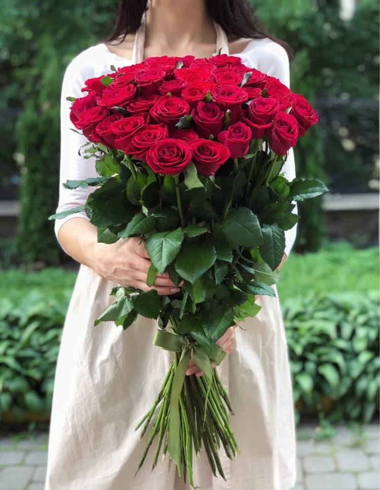 Букет 51 червона троянда Преміум, 80 см