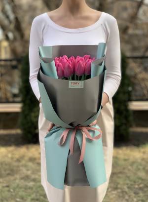 Букет 25 малинових тюльпанів - заказ и доставка цветов Киев