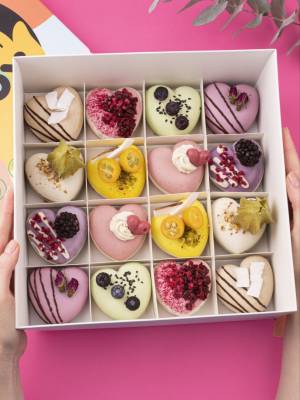 Набір десертів-сердечок подарунковий LOVEBOX & ... - заказ и доставка цветов Киев