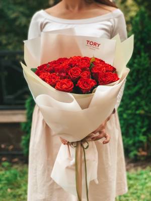 Букет 51 троянда Ель Торо в упаковці - заказ и доставка цветов Киев