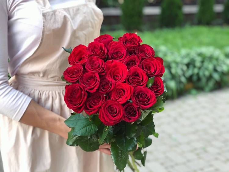 Букет 21 красная роза Премиум, 80 см