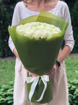 Bouquet of 35 White Roses in Packaging - заказ и доставка цветов Киев