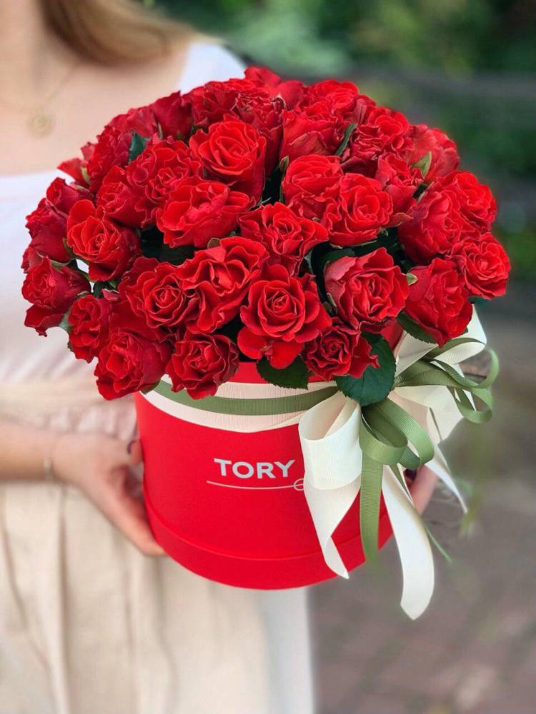 51 красная роза Эль Торо в шляпной коробке