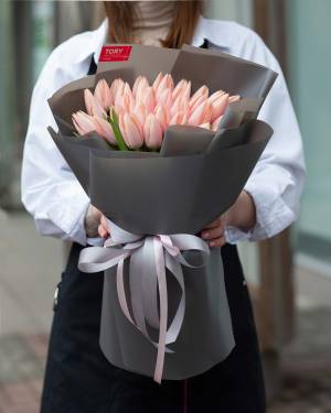 Букет 25 персиковых тюльпанов - заказ и доставка цветов Киев