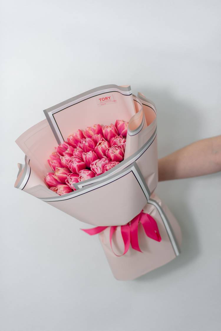 Букет 25 рожевих тюльпанів.