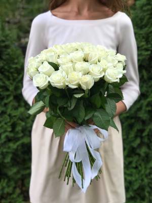 Букет 51 біла троянда 