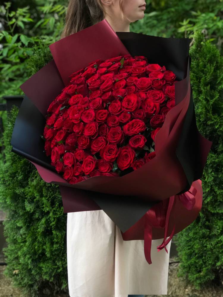 Букет 101 червона троянда в упаковці