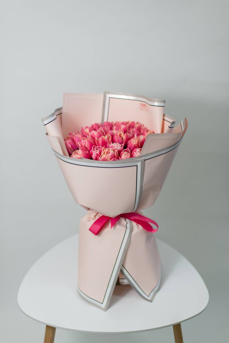Букет 35 рожевих тюльпанів.