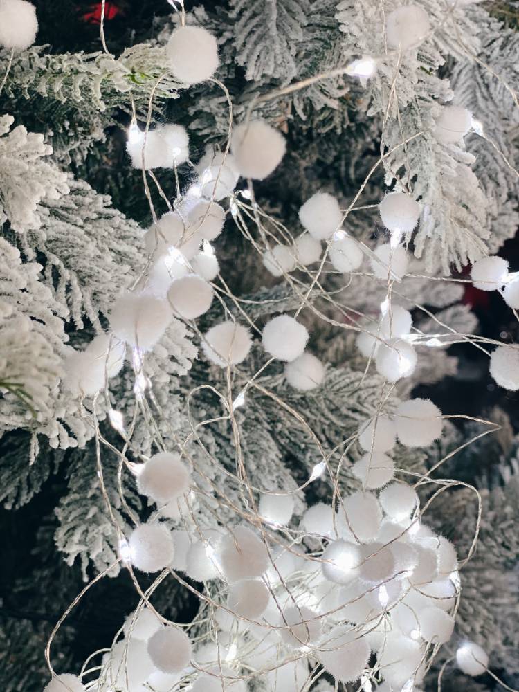 Новорічна LED гірлянда снігові кулі холодний білий 135 см