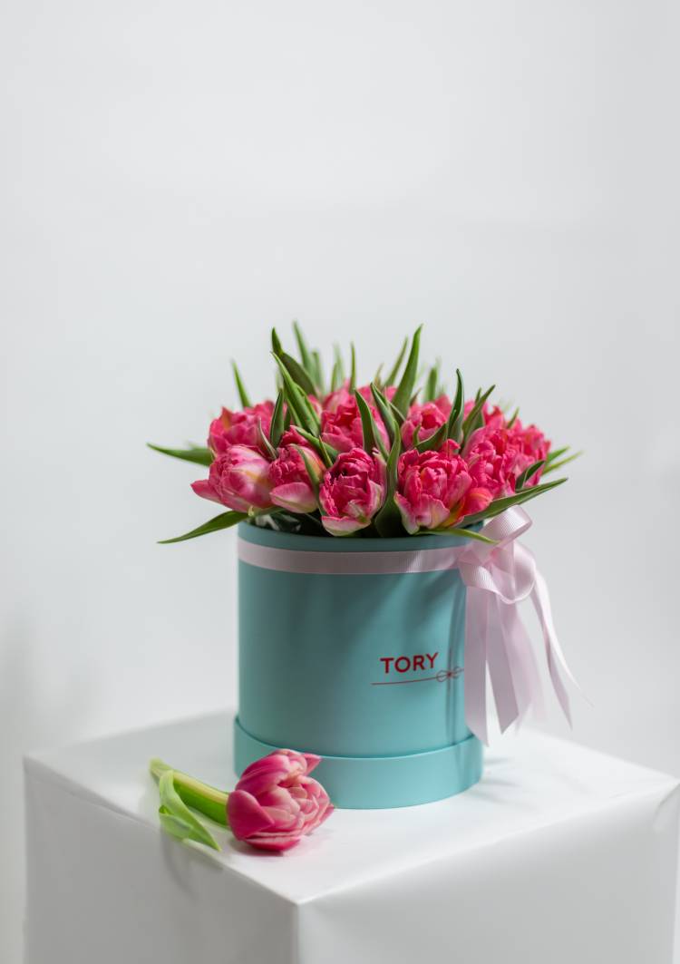 25 рожевих піоноподібних тюльпанів у коробці