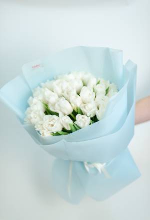 Букет 35 белых пионовидных тюльпанов - заказ и доставка цветов Киев