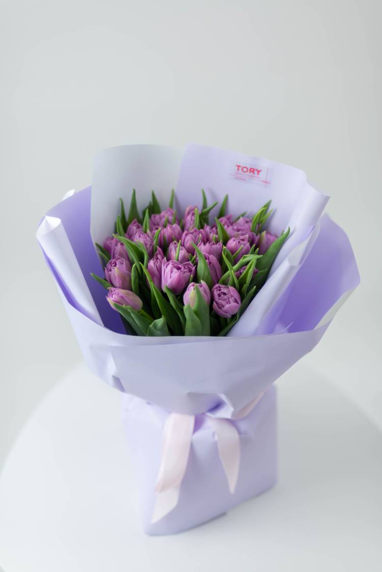 Букет 25 лілово-рожевих піоновидних тюльпанів